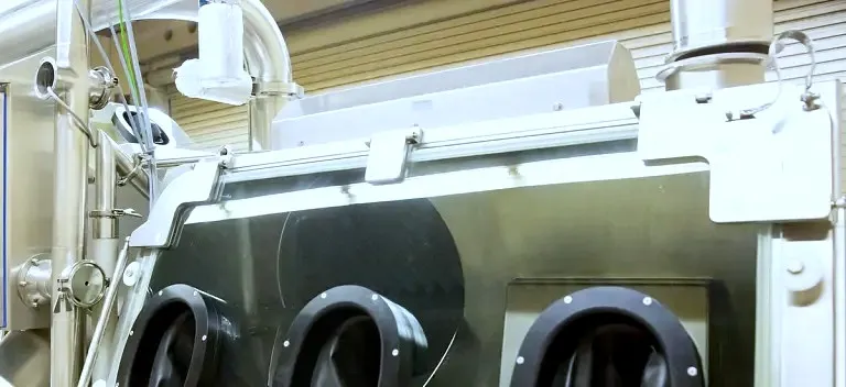 Pharma isolator with glove ports – containment components in stainless steel