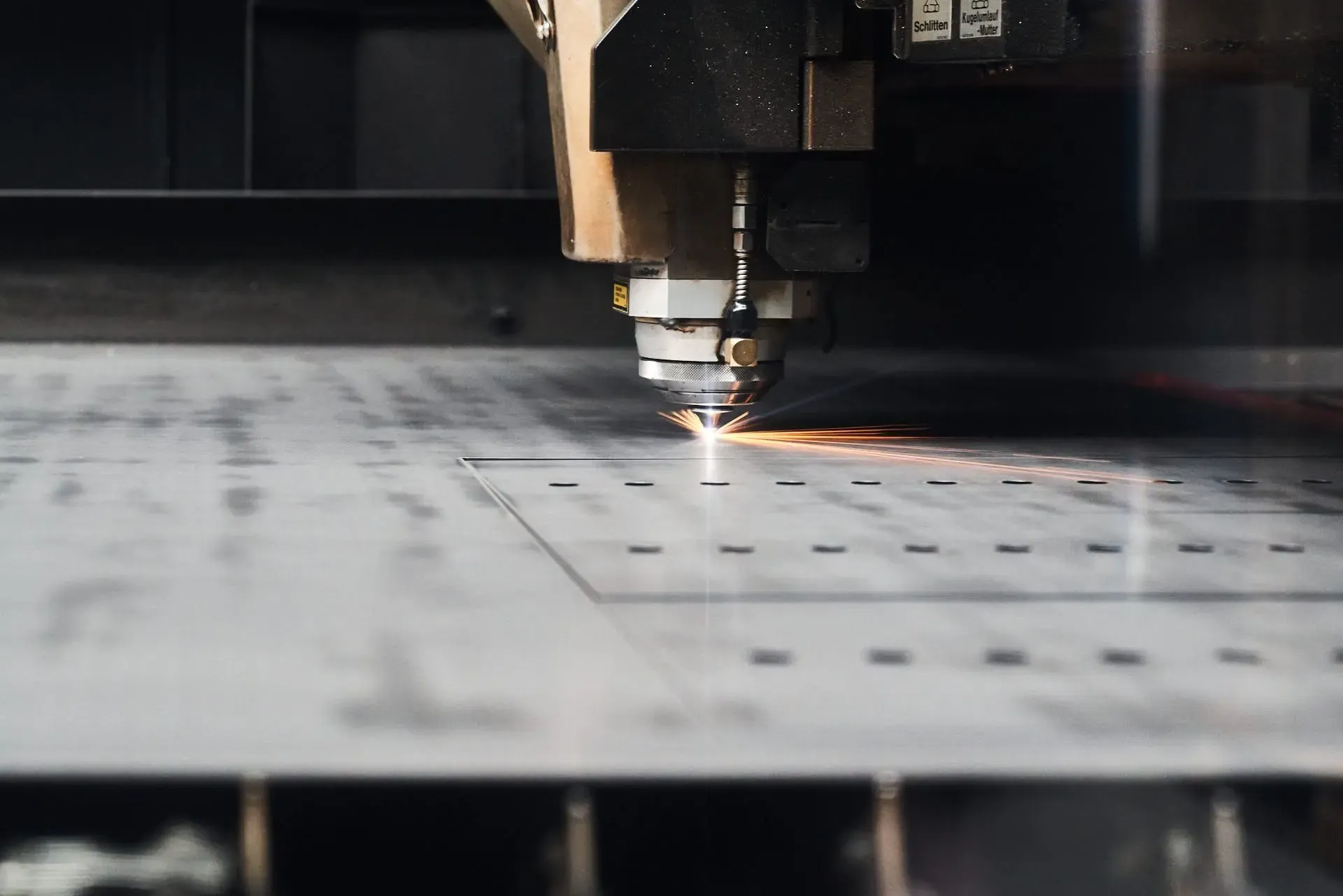 Laserschneiden von Blechteilen bei Numberger Technologies